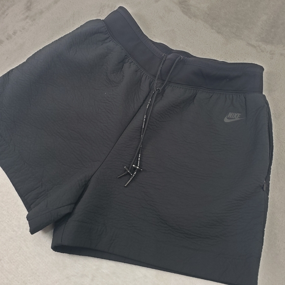 Nike Women's M Athletic Black High Rise Shorts Sportswear Tech 4" Inseam Zip - Picture 1 of 11
